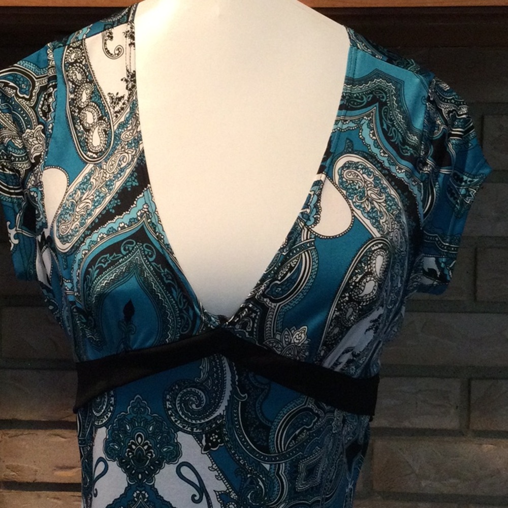 💋 4/$30 Body Central Paisley deep V-neck baby top - Picture 2 of 5